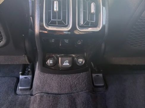 Used 2023 Kia Sorento SX AWD/4WD image 12