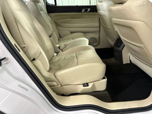 Used 2019 Lincoln MKT AWD image 45