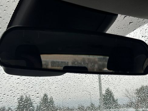 Used 2021 Toyota Highlander LE image 25