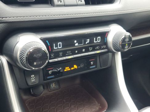 Used 2023 Toyota RAV4 Limited image 31