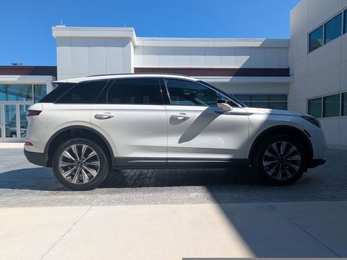 Certified 2022 Lincoln Corsair Reserve w/ Elements Package AWD/4WD image 4