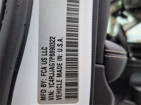 Used 2023 Jeep Grand Cherokee L Laredo image 35