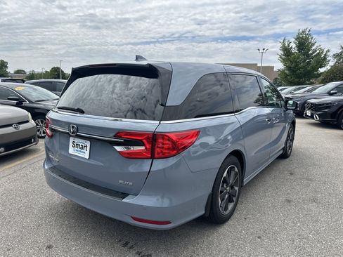Used 2024 Honda Odyssey Elite image 4