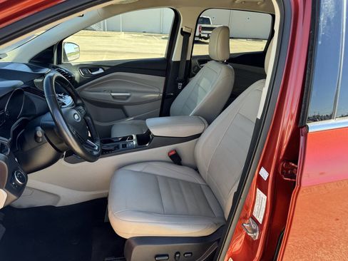 Used 2019 Ford Escape Titanium image 9