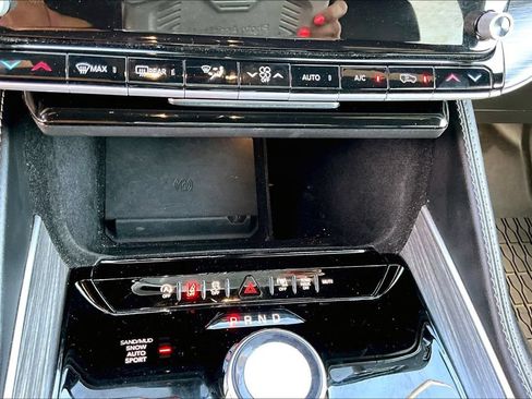 Used 2024 Jeep Wagoneer L Series II w/ Flexible Seating Group AWD/4WD image 35