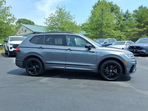 Used 2024 Volkswagen Tiguan SE R-Line AWD/4WD image 4