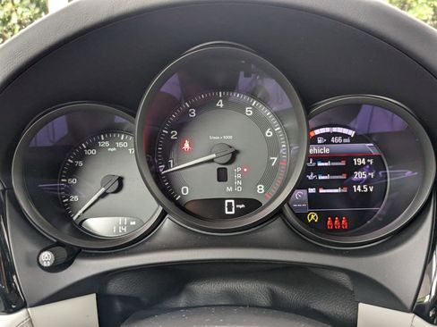 Certified 2025 Porsche Macan image 16