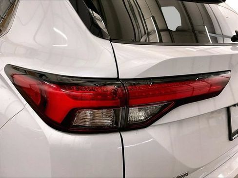 Used 2023 Mitsubishi Outlander SE Black Edition AWD/4WD image 28