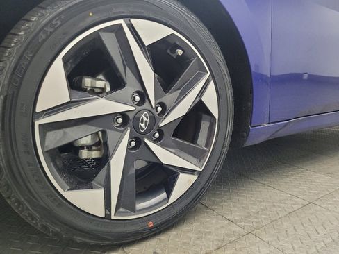 Used 2023 Hyundai Elantra Limited image 31