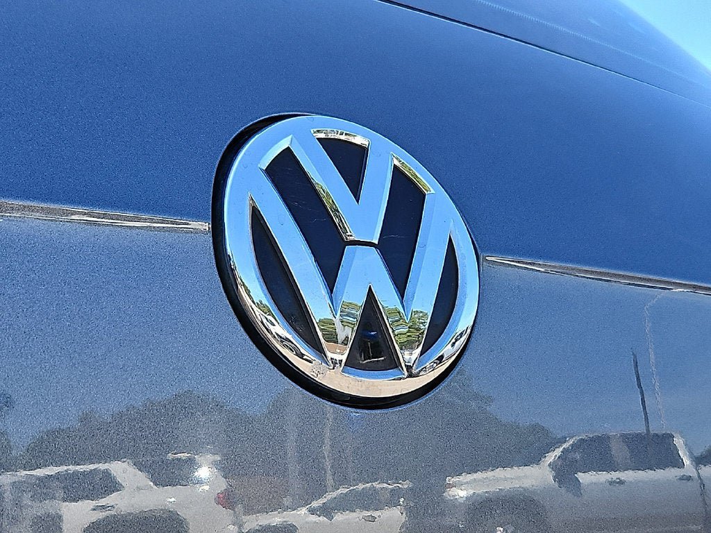 Used 2015 Volkswagen Golf Launch Edition FWD image 28