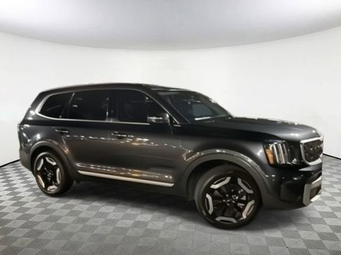 Certified 2024 Kia Telluride EX w/ EX Captain's Chair Package FWD image 3