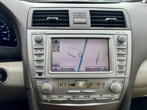 Used 2011 Toyota Camry LE image 19