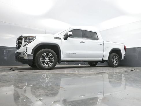 Used 2025 GMC Sierra 1500 SLT AWD/4WD image 35