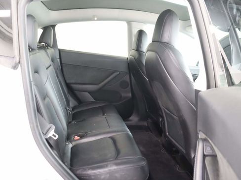Used 2021 Tesla Model Y Long Range AWD/4WD image 17