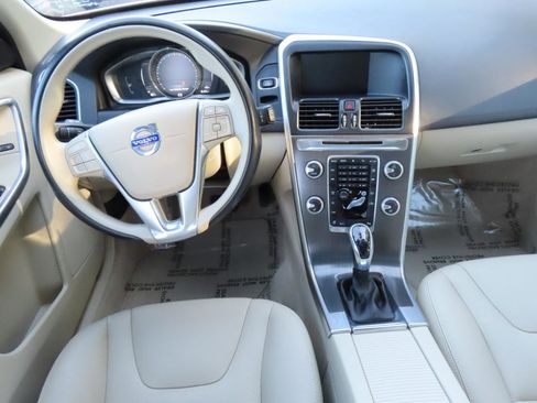 Used 2016 Volvo XC60 T5 Premier w/ Proximity Package AWD/4WD image 16