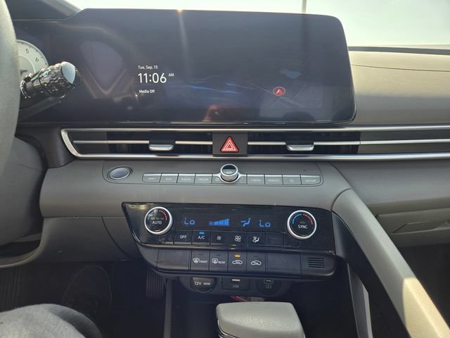 Used 2024 Hyundai Elantra SEL FWD image 13