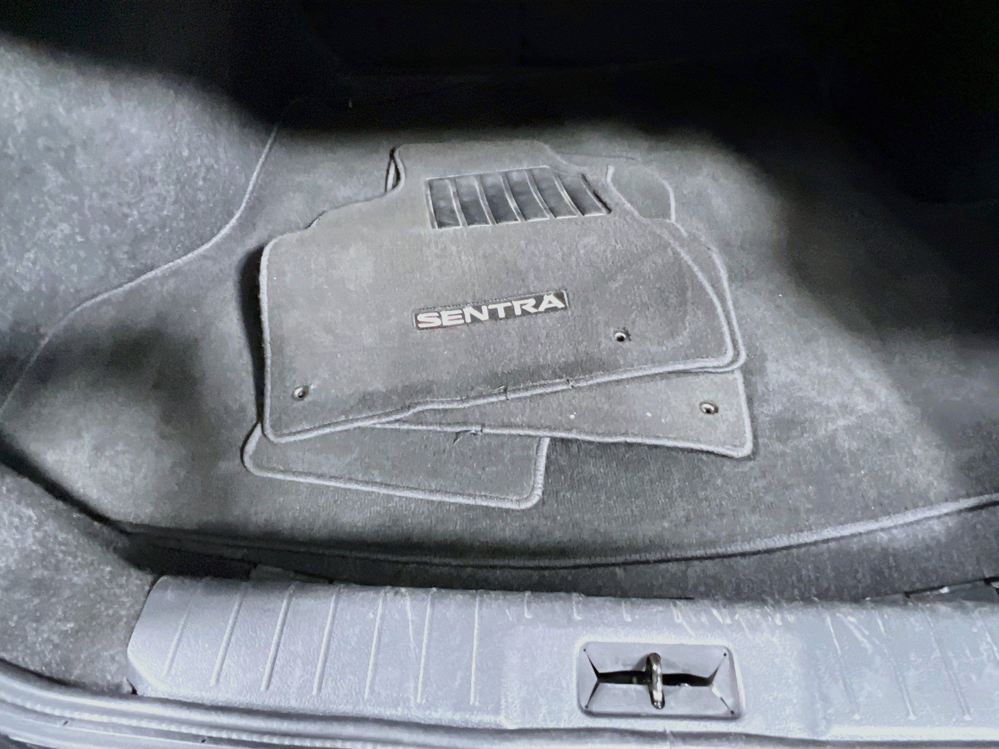 Used 2025 Nissan Sentra SR FWD image 34