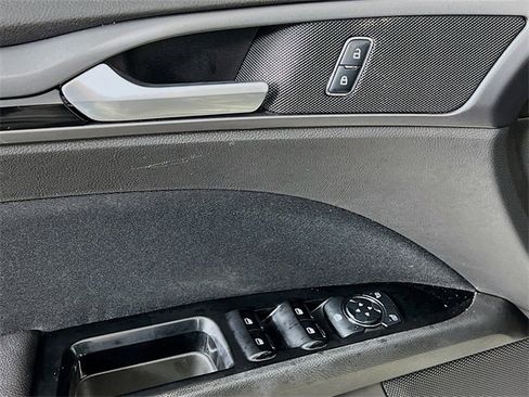 Used 2015 Ford Fusion SE w/ Equipment Group 201A image 9