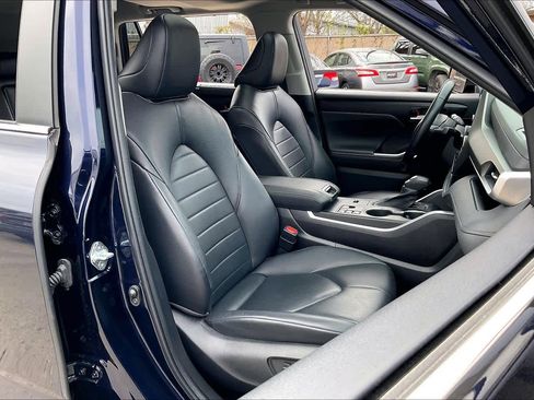 Used 2023 Toyota Highlander XLE FWD image 9