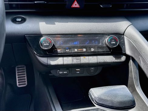 Used 2025 Hyundai Elantra Sport FWD image 15