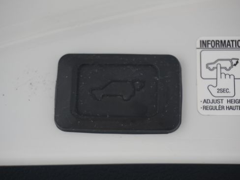 Used 2014 Toyota RAV4 Limited w/ Technology Package AWD/4WD image 30