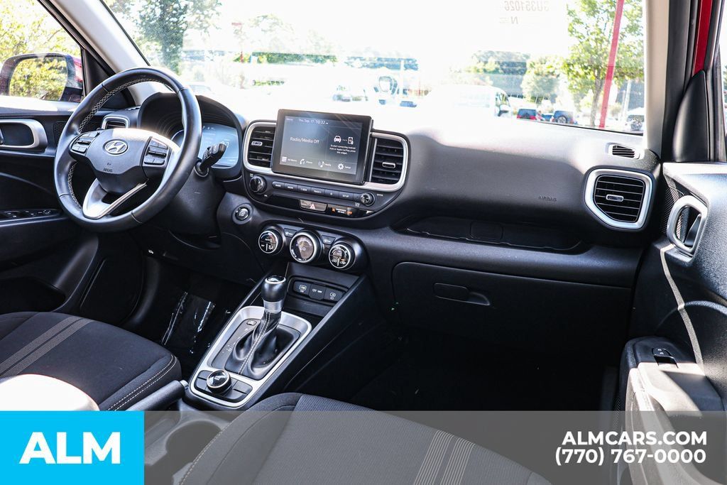 Used 2025 Hyundai Venue SEL FWD image 29