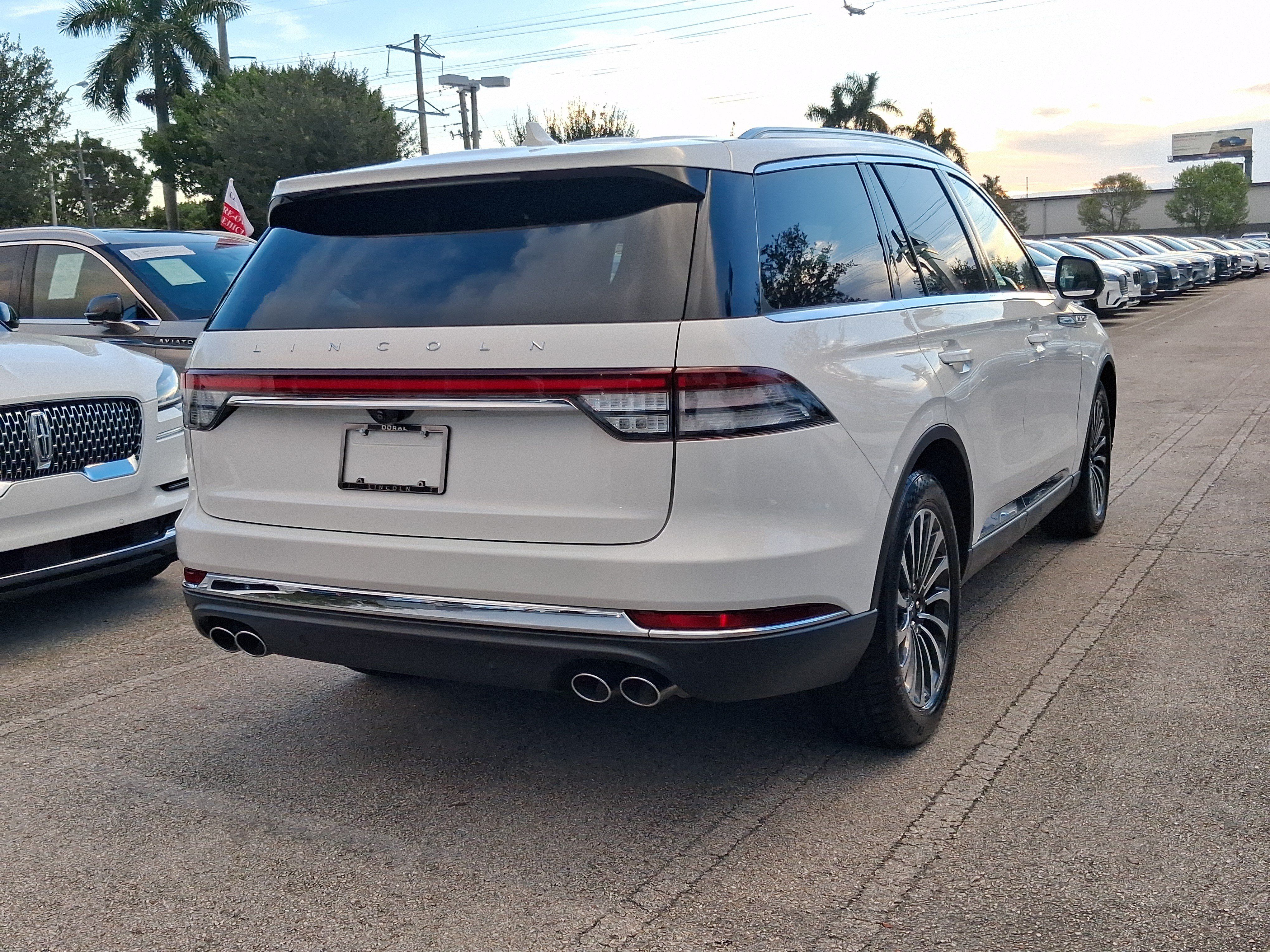 Certified 2023 Lincoln Aviator Reserve RWD image 4