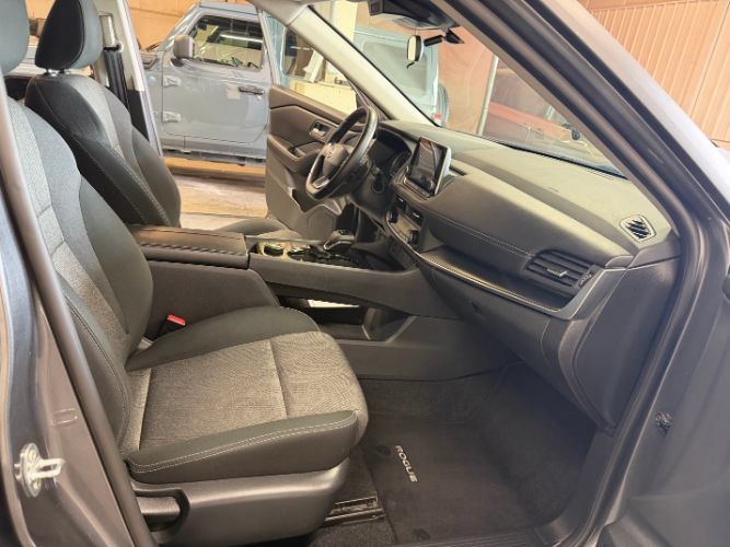 Used 2025 Nissan Rogue SV AWD/4WD image 33