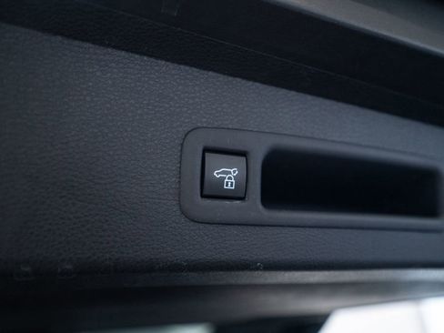 Certified 2025 Toyota Sienna XLE FWD image 42