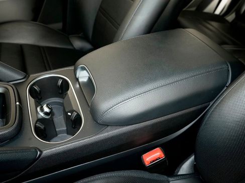 Certified 2022 Porsche Cayenne Platinum Edition image 29