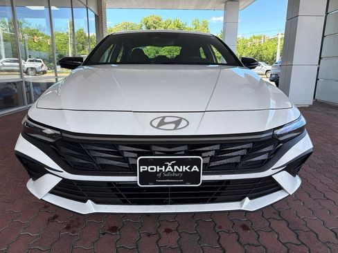 Used 2025 Hyundai Elantra Sport FWD image 4