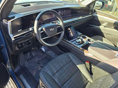 Used 2025 Cadillac Escalade Sport Platinum image 2