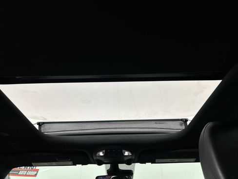 Used 2025 Chrysler Pacifica Limited FWD image 17