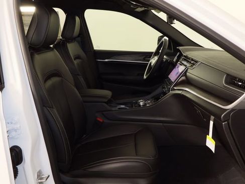 New 2025 Jeep Grand Cherokee Limited w/ Black Appearance Package AWD/4WD image 19