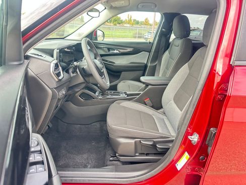 Used 2025 Chevrolet TrailBlazer LT image 27