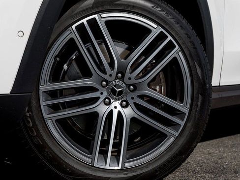 Used 2025 Mercedes-Benz GLS 450 4MATIC image 9