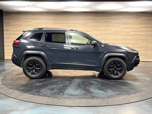 Used 2016 Jeep Cherokee Trailhawk w/ Cold Weather Group image 26