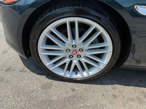Used 2016 Jaguar XF Prestige AWD/4WD image 4