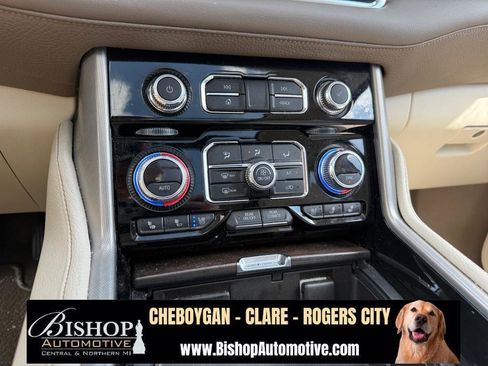 Used 2021 GMC Yukon Denali w/ Denali Premium Package image 32