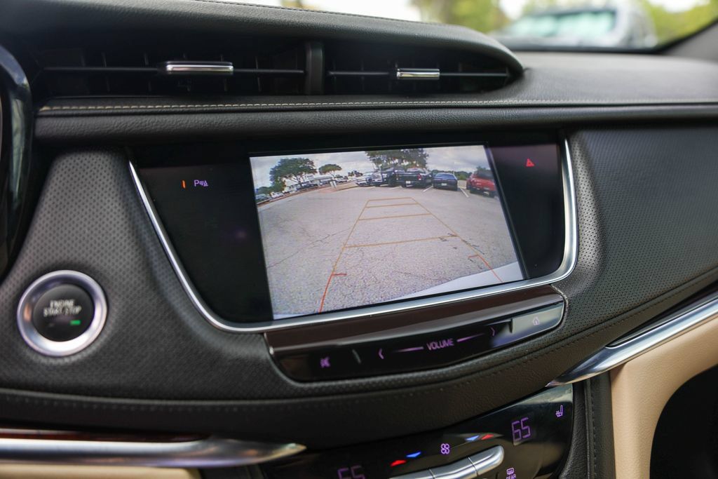 Used 2018 Cadillac XT5 Luxury w/ Driver Awareness Package FWD image 17