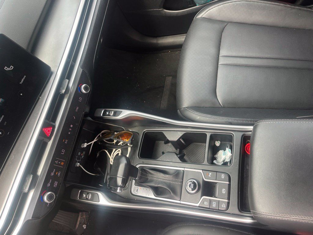 Used 2024 Kia Sorento S FWD image 2