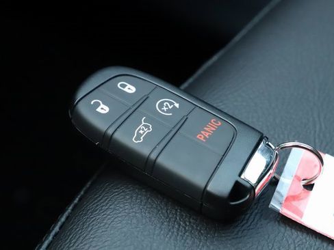 New 2024 Jeep Compass Latitude w/ Sun and Sound Group image 32