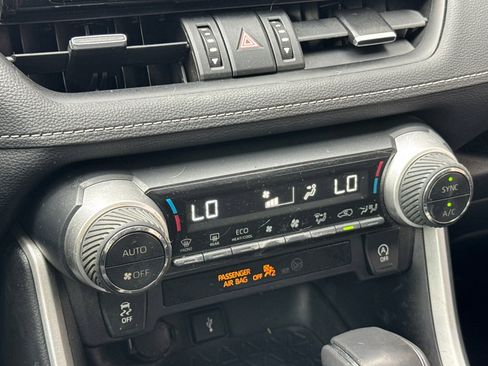 Used 2020 Toyota RAV4 XLE Premium w/ Carpet Mat Package FWD image 18