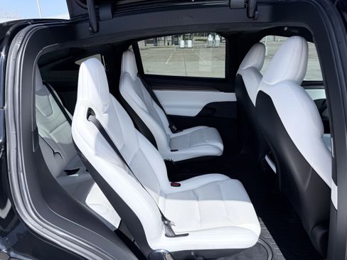Used 2022 Tesla Model X image 41