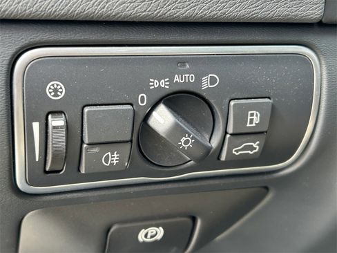 Used 2018 Volvo S60 T5 Inscription Platinum image 30