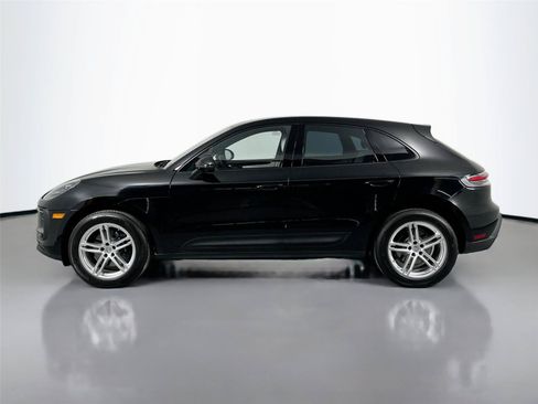 Certified 2024 Porsche Macan AWD/4WD image 2