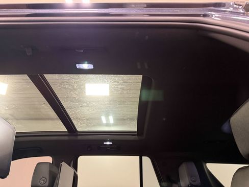 Used 2023 Chevrolet Tahoe Z71 image 10