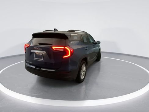 Used 2024 GMC Terrain SLE w/ Driver Convenience Package FWD image 5