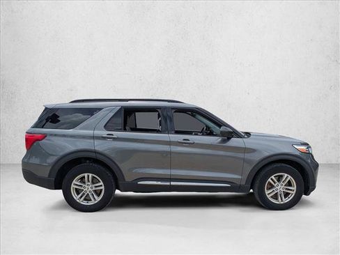 Used 2023 Ford Explorer XLT w/ Equipment Group 202A AWD/4WD image 4
