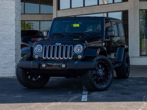 Used 2016 Jeep Wrangler Unlimited Sahara w/ Connectivity Group AWD/4WD image 6